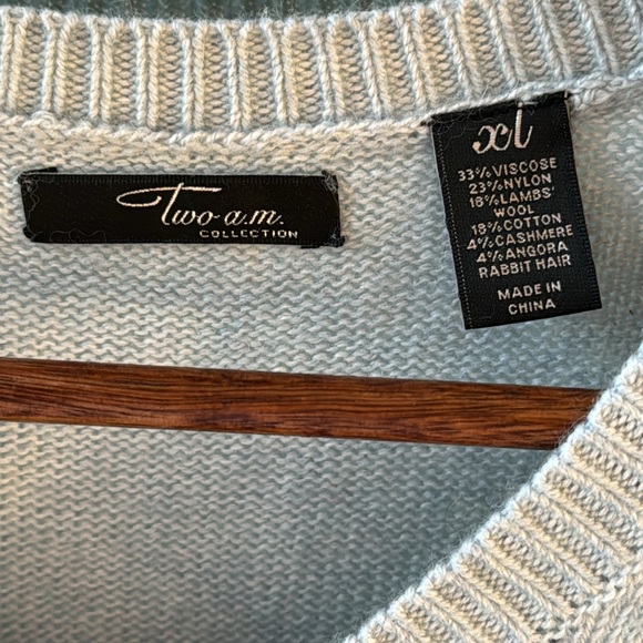 Men’s Argyle Mixed media, cashmere v-neck sweater, XL - Picture 3 of 5